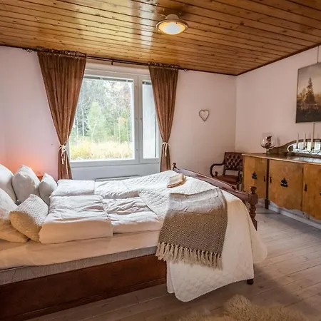 Lapland Sunrise With Lakefront Sauna Apartment