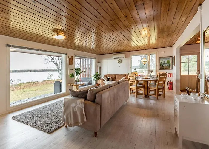 Lapland Sunrise With Lakefront Sauna 罗瓦涅米