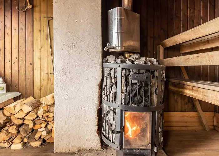 Lapland Sunrise With Lakefront Sauna 罗瓦涅米